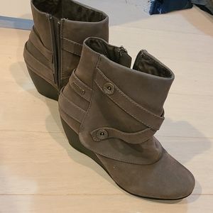 Ladies wedge zip up boot 9